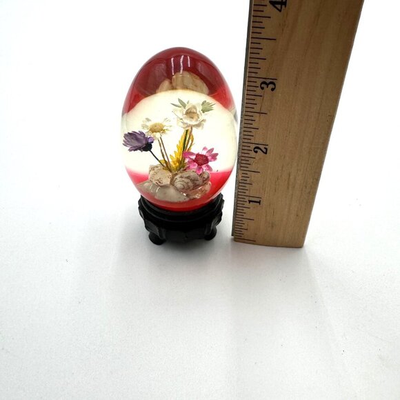 Vintage Lucite Egg Paperweight Embedded Dried Flower Seashells With stand - Picture 11 of 12